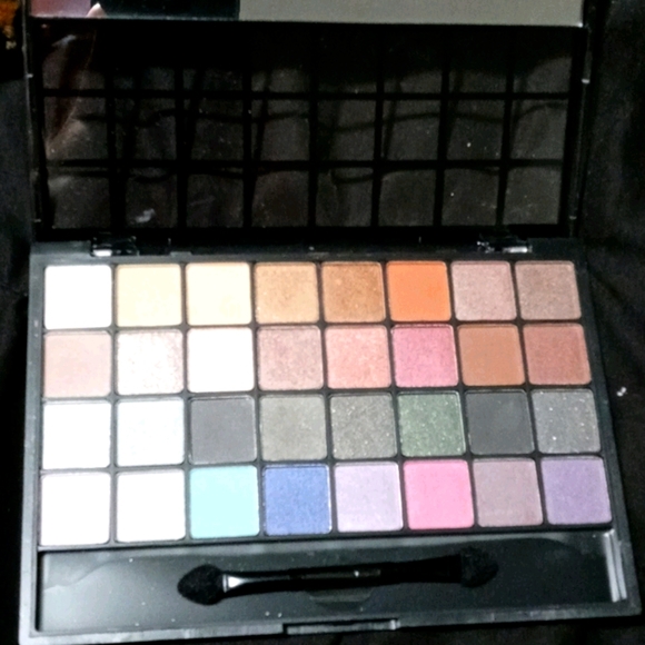 4 Nude pallets - Picture 7 of 10